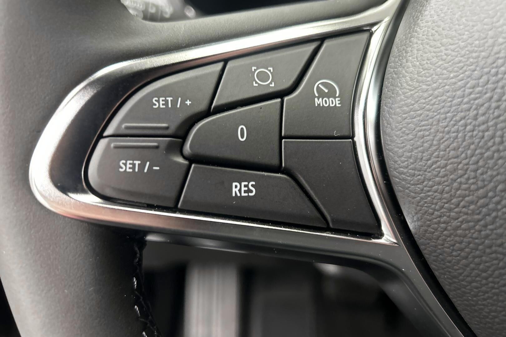 Mitsubishi Grandis iso kuva 8