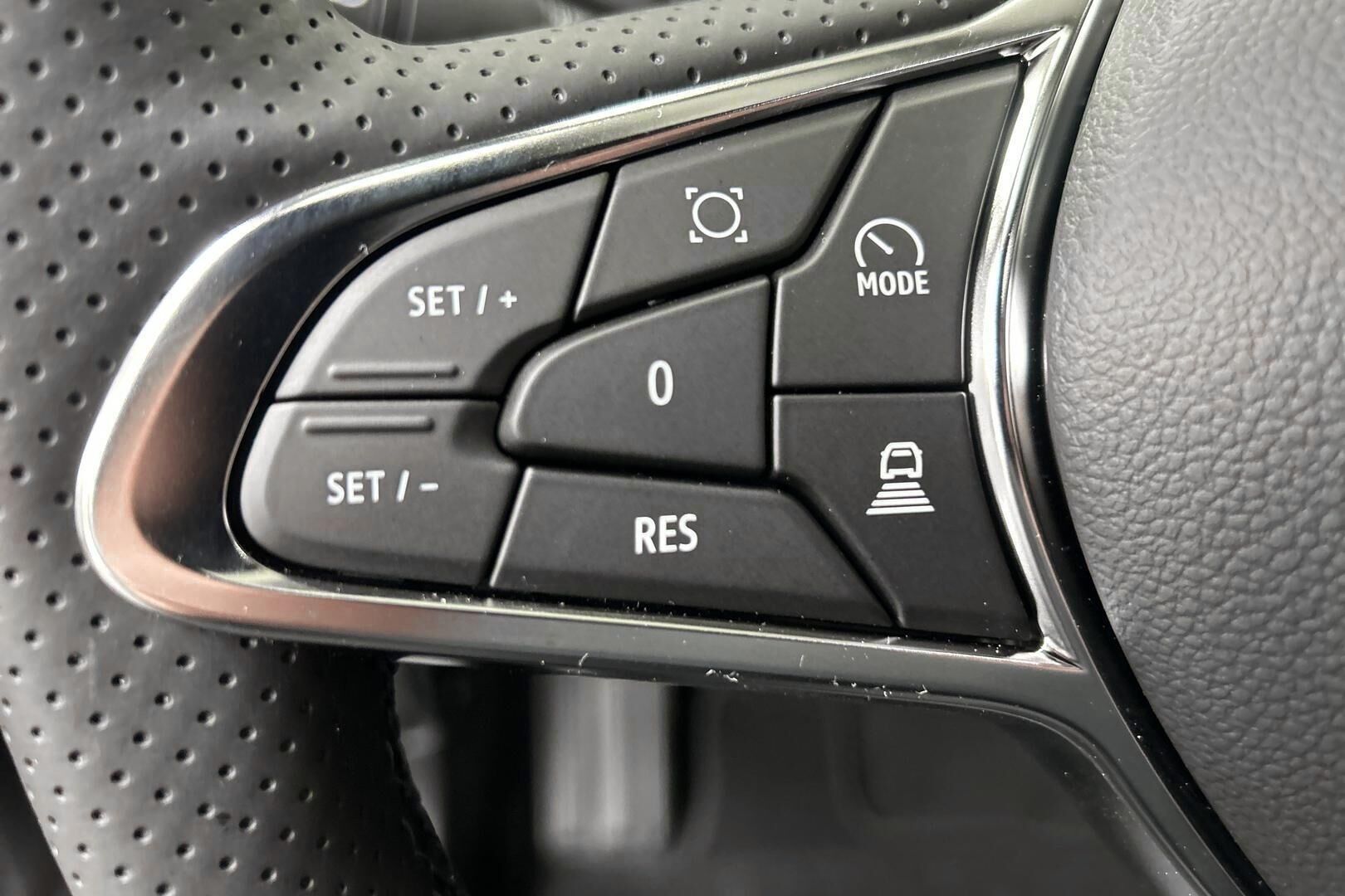 Mitsubishi Grandis iso kuva 14