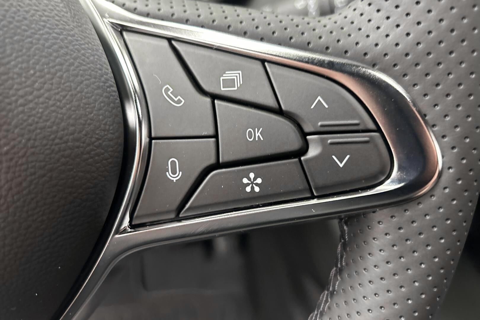 Mitsubishi Grandis iso kuva 15