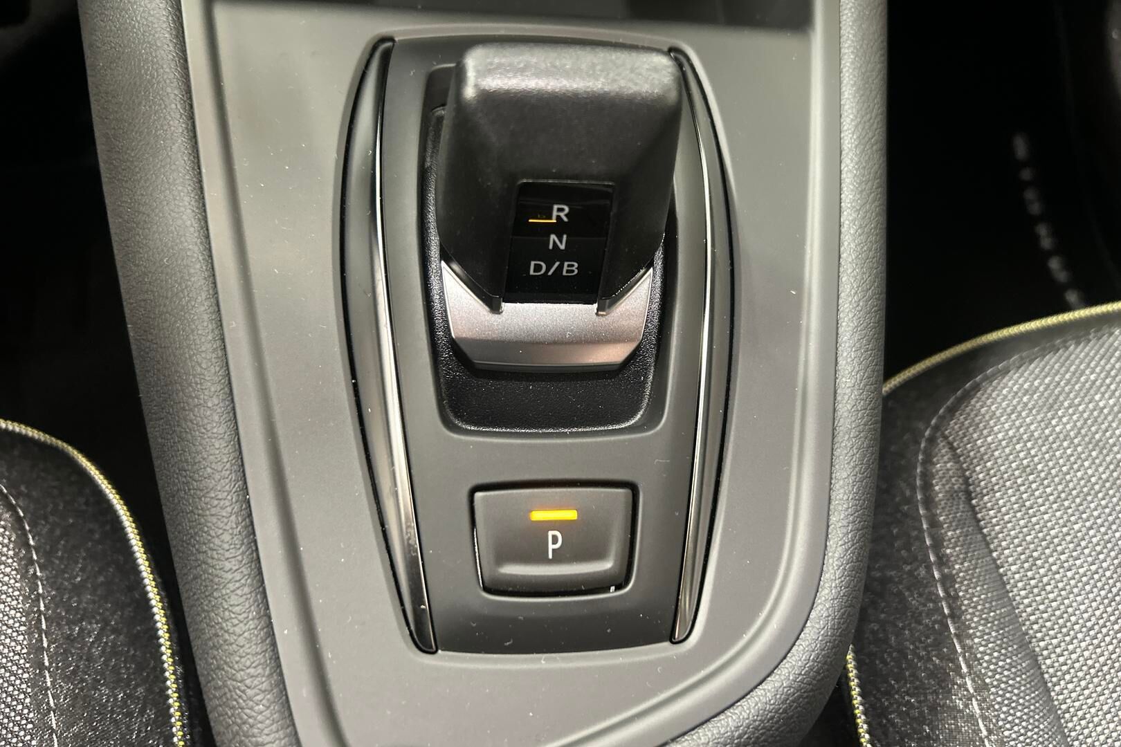 Mitsubishi Grandis iso kuva 19