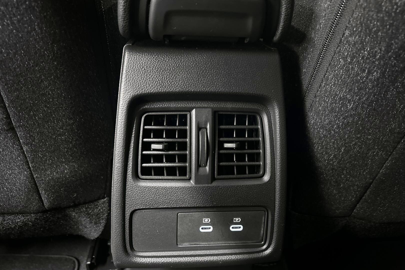 Mitsubishi Grandis iso kuva 20