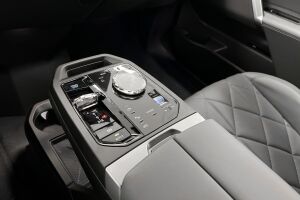 BMW iX esikatselu 15