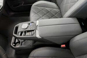 BMW iX esikatselu 19