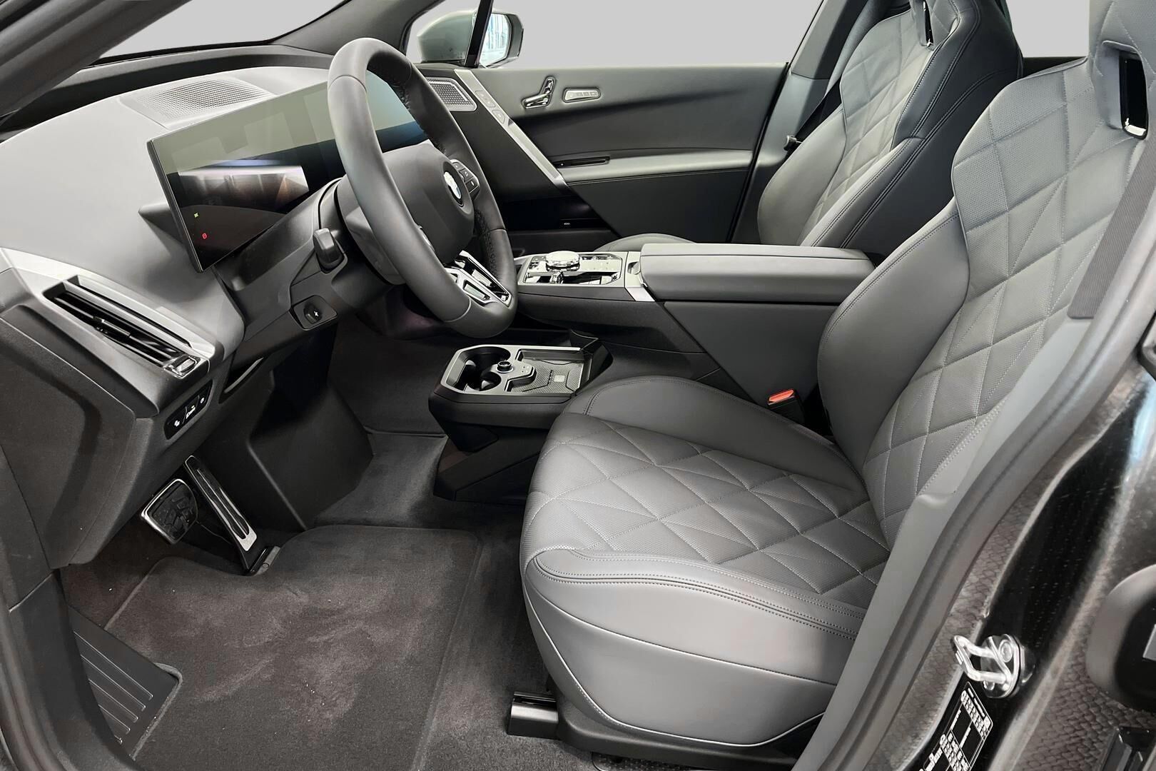 BMW iX iso kuva 8