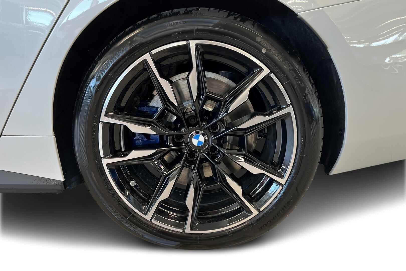 BMW I4 M60 iso kuva 11