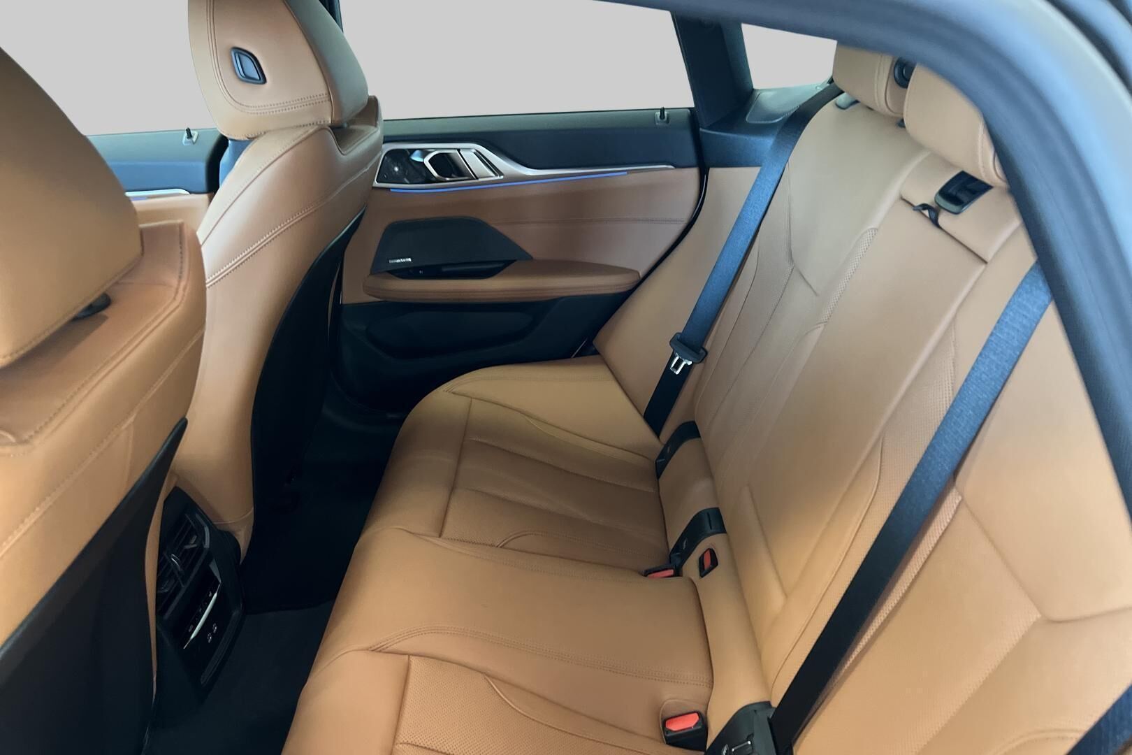 BMW I4 M60 iso kuva 8