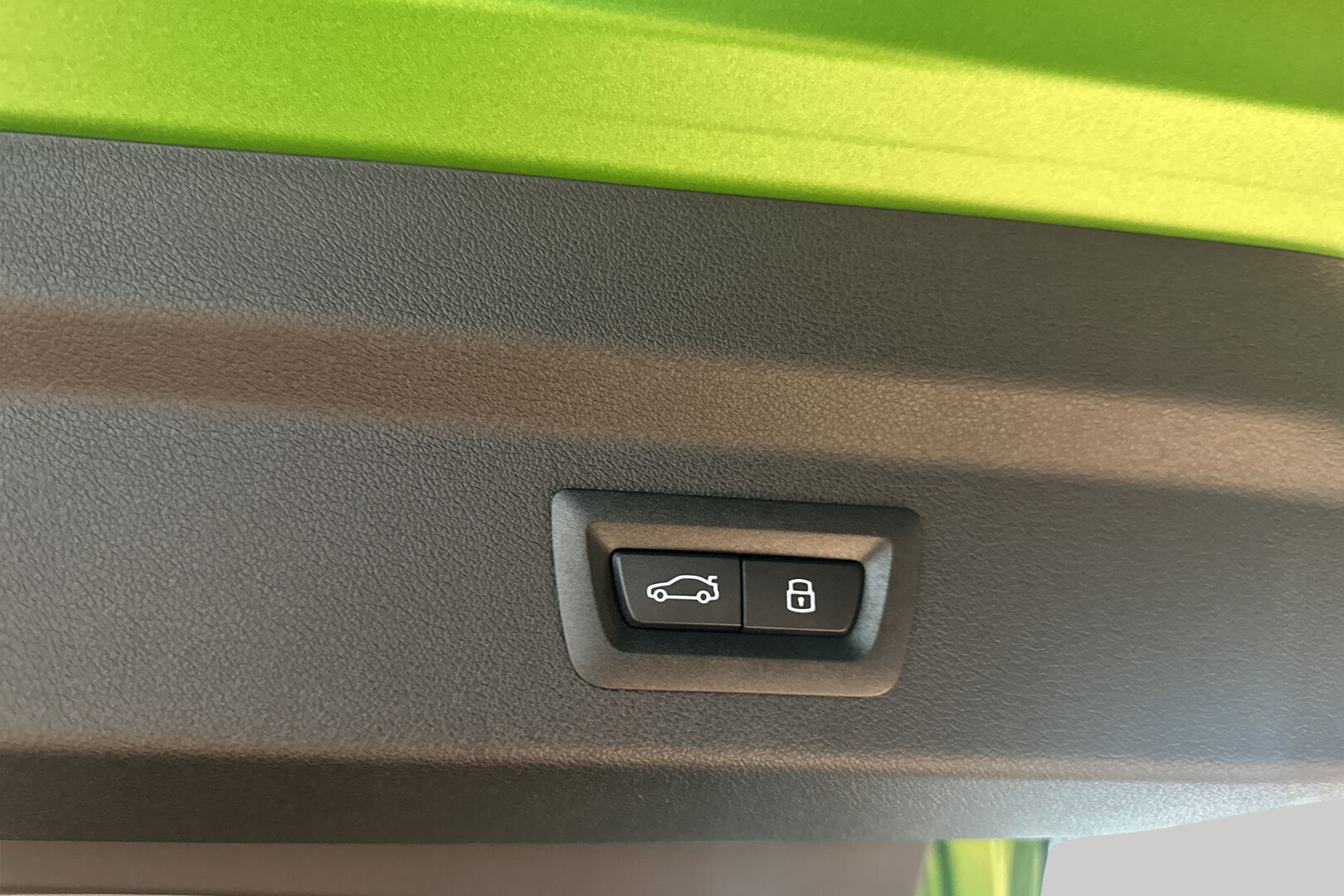 BMW iX2 iso kuva 13