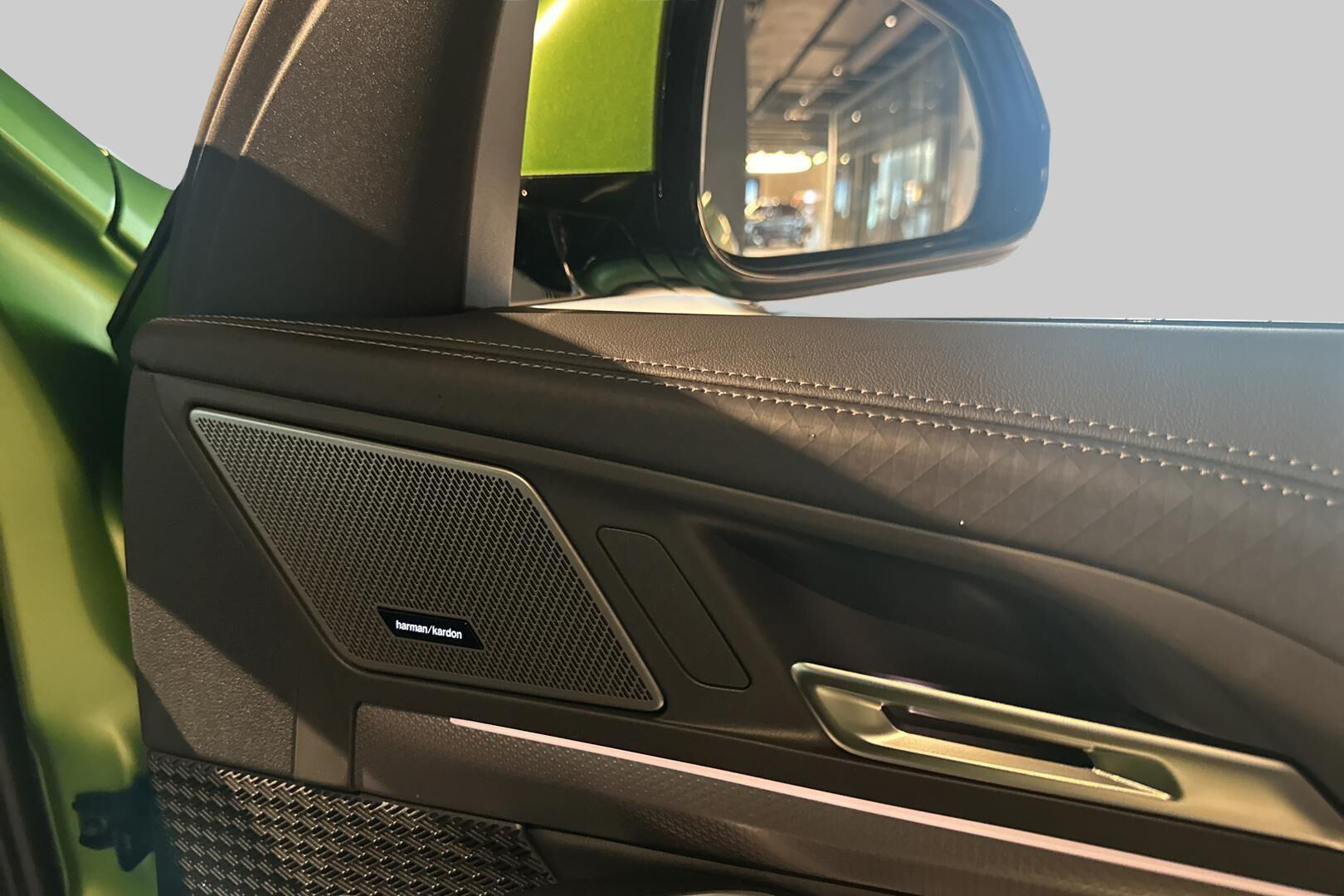 BMW iX2 iso kuva 14