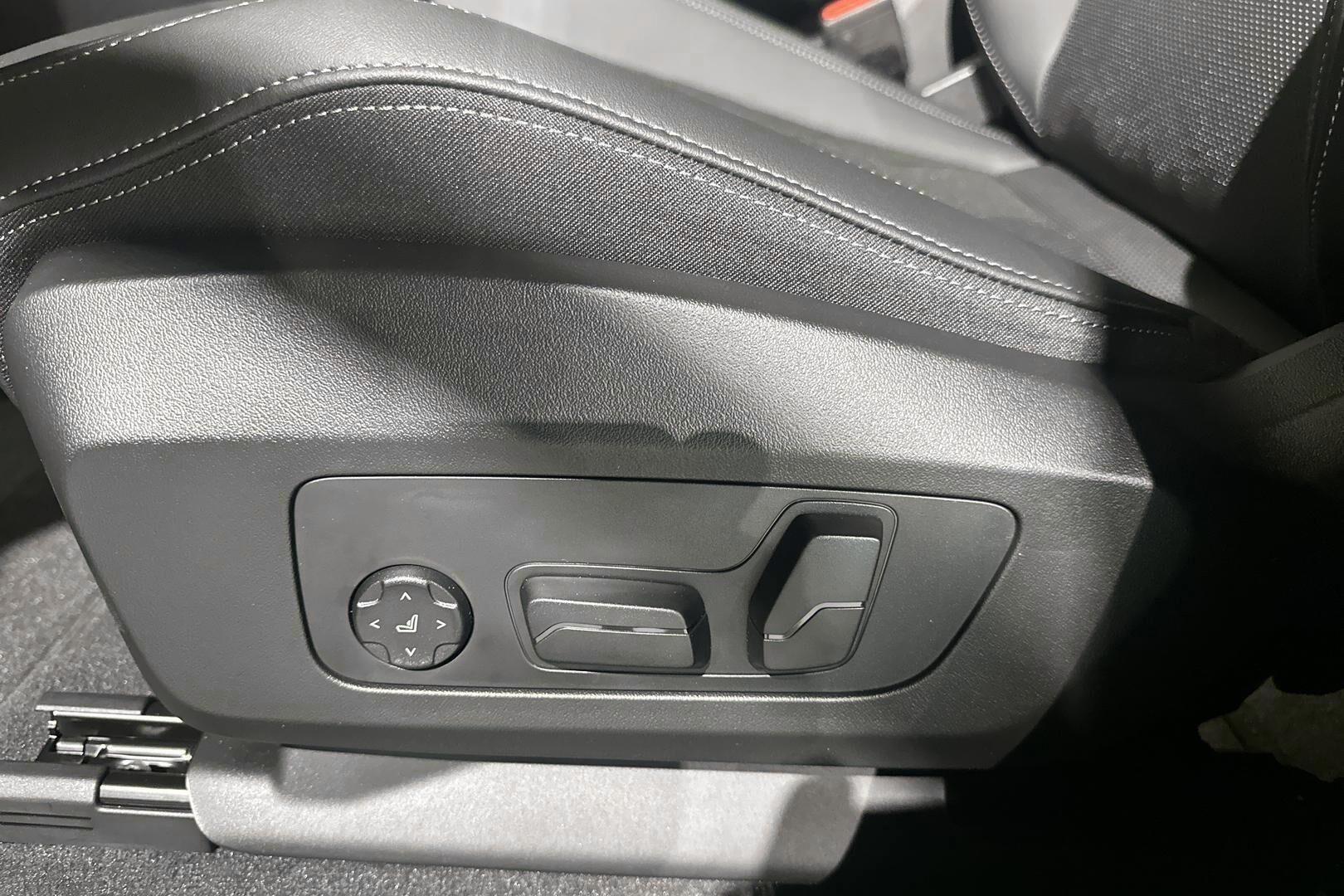 BMW iX2 iso kuva 18