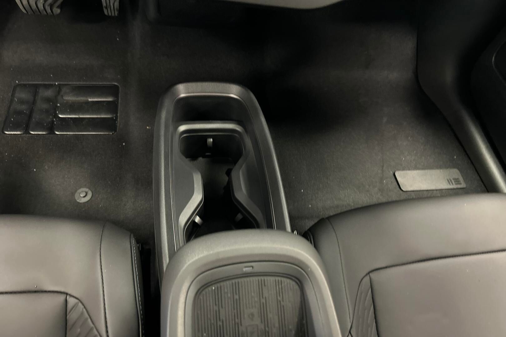 Nissan Leaf iso kuva 17