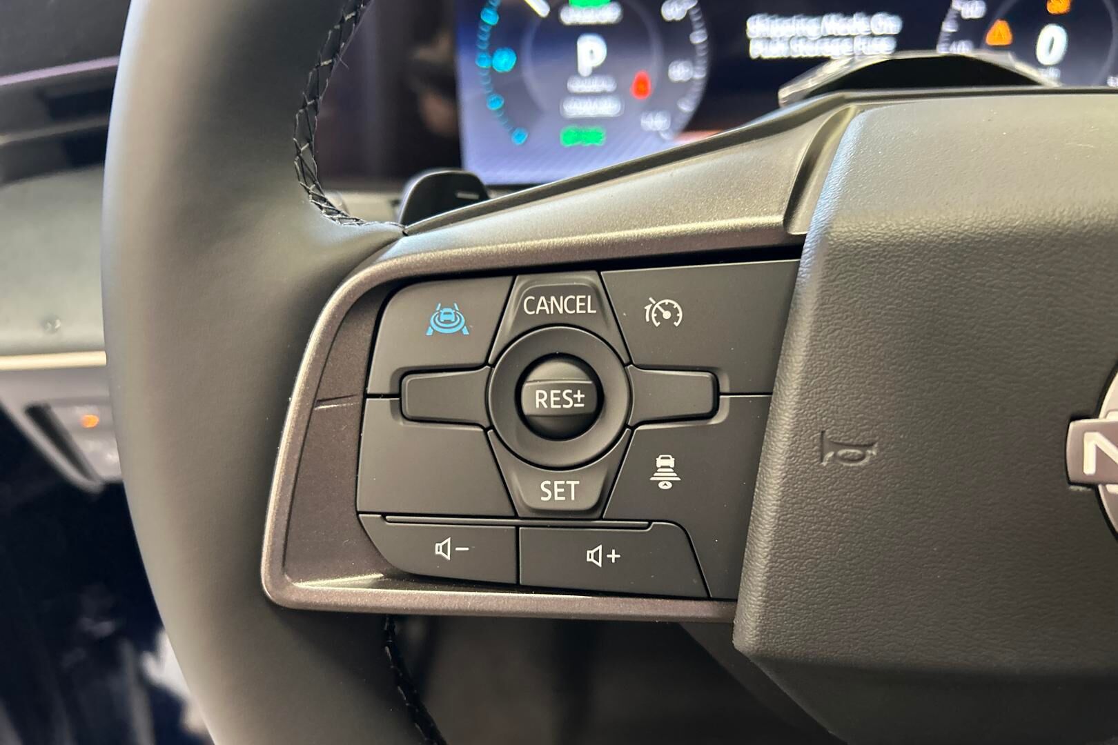 Nissan Leaf iso kuva 19