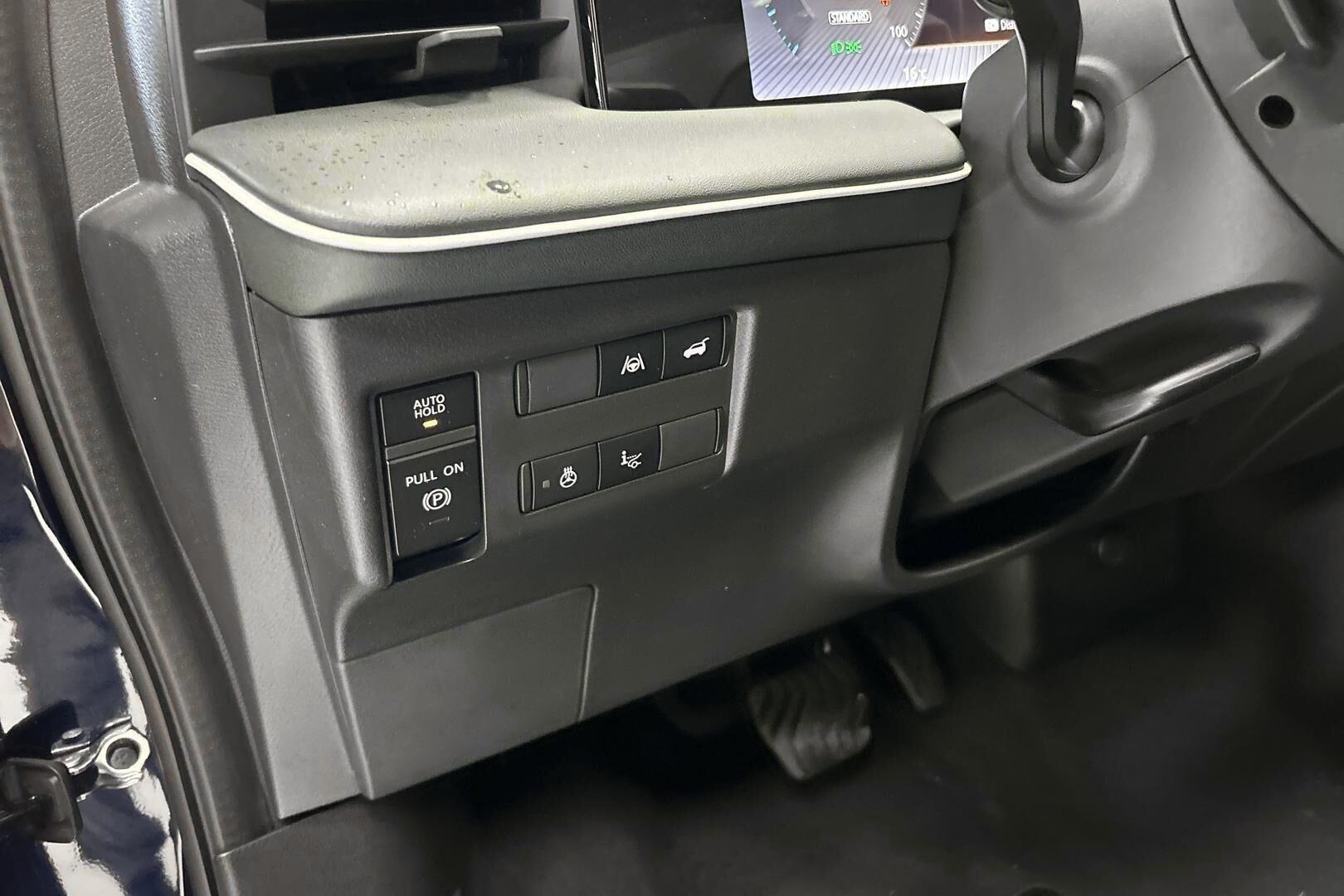 Nissan Leaf iso kuva 23