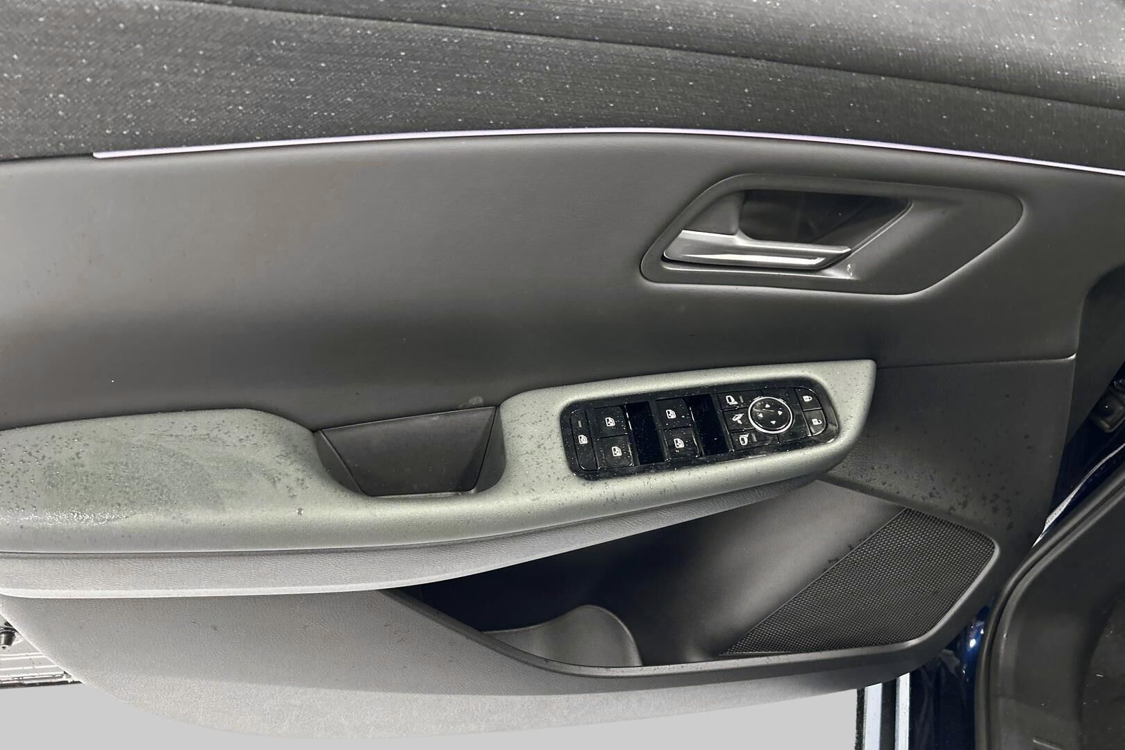 Nissan Leaf iso kuva 24