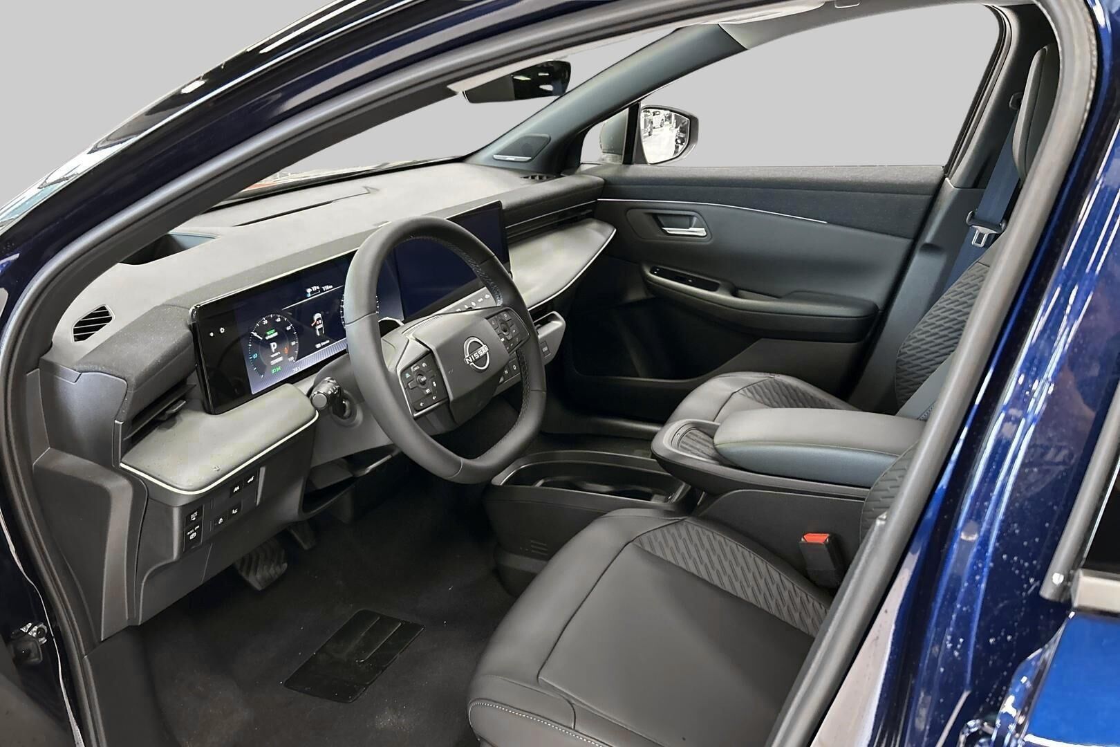Nissan Leaf iso kuva 8