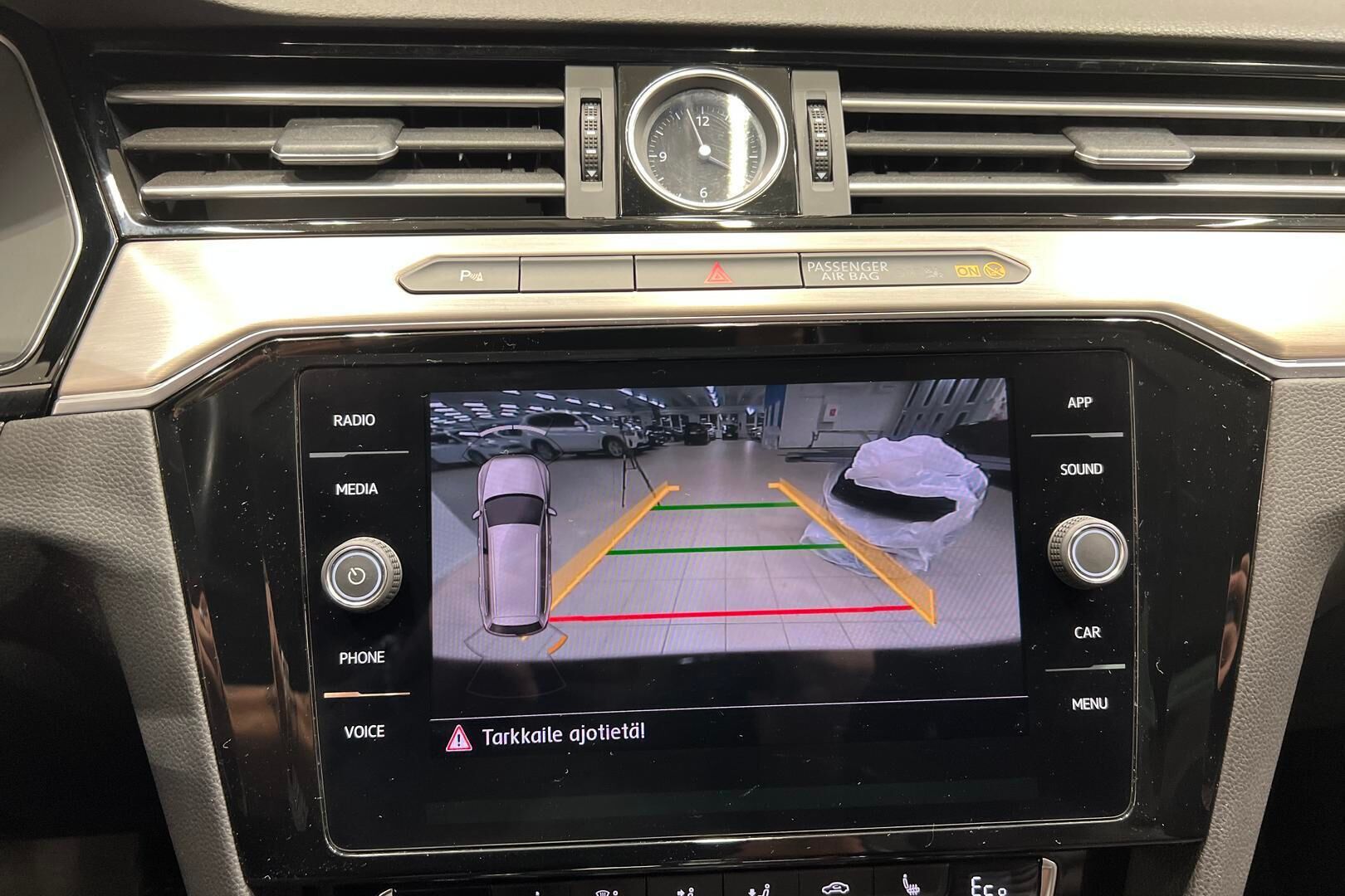 Volkswagen Passat iso kuva 16