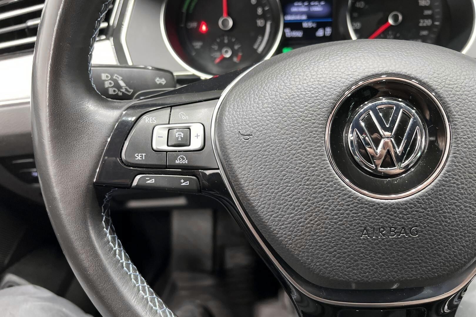 Volkswagen Passat iso kuva 22