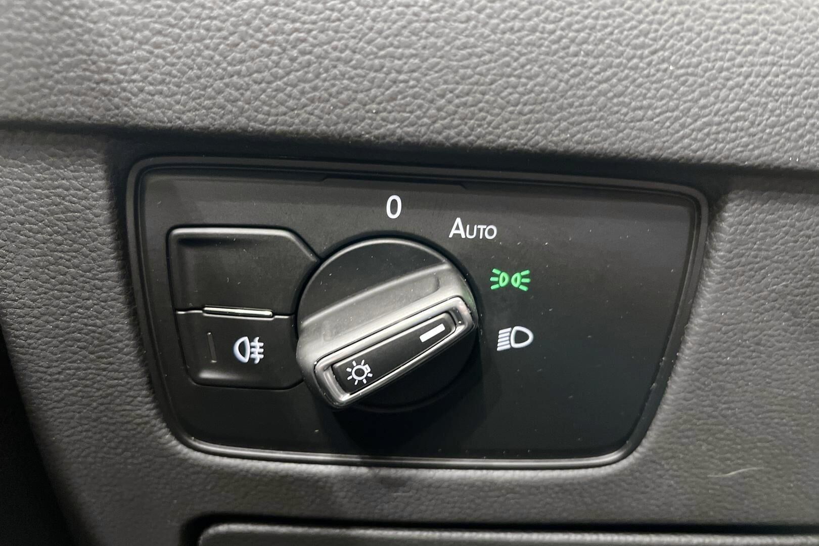 Volkswagen Passat iso kuva 24