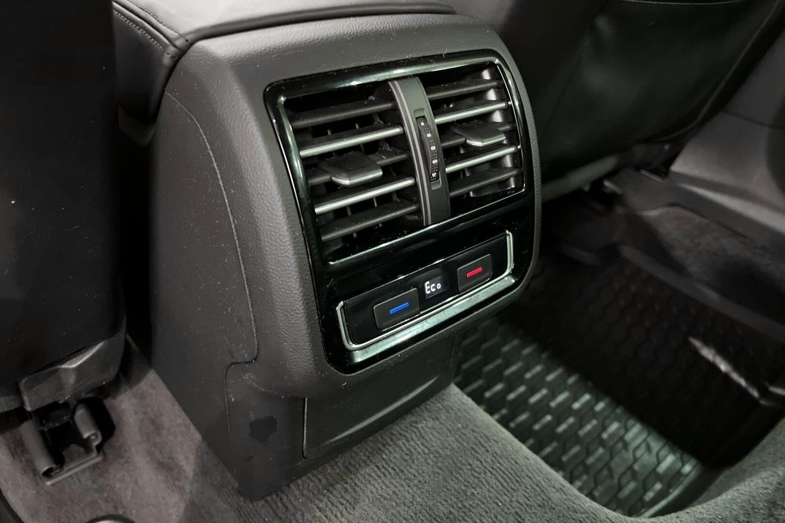 Volkswagen Passat iso kuva 23