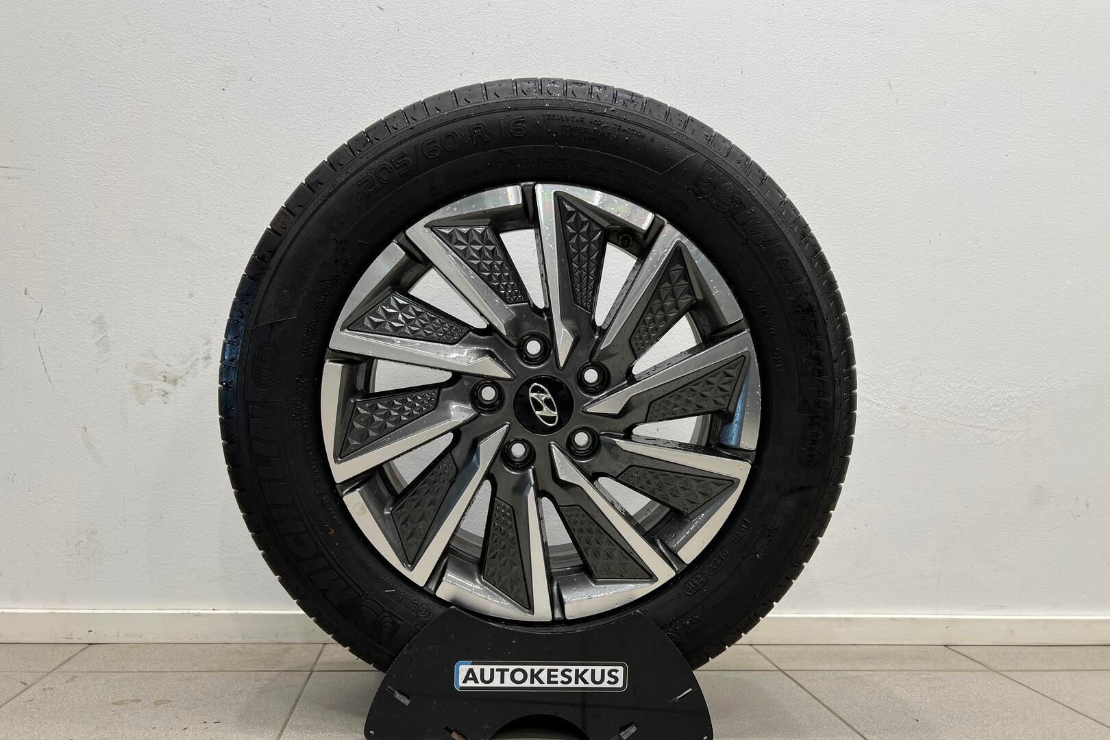 Hyundai IONIQ electric iso kuva 30