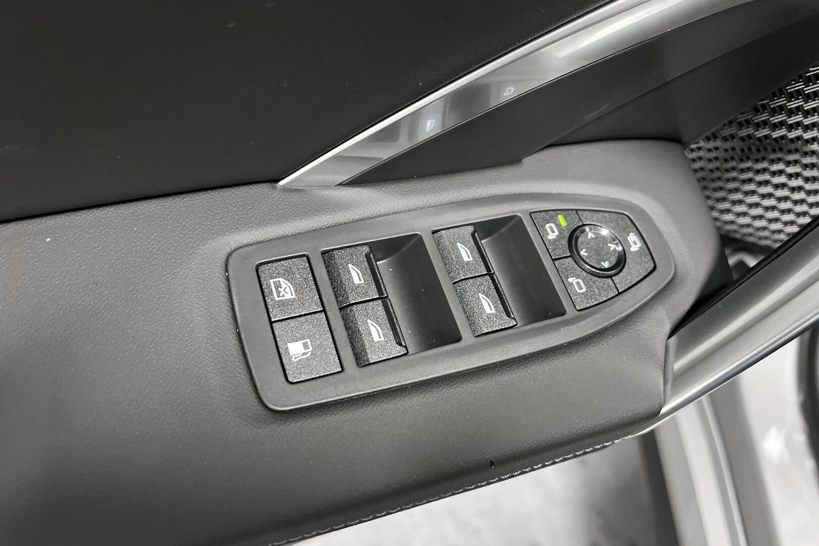 BMW X1 iso kuva 10