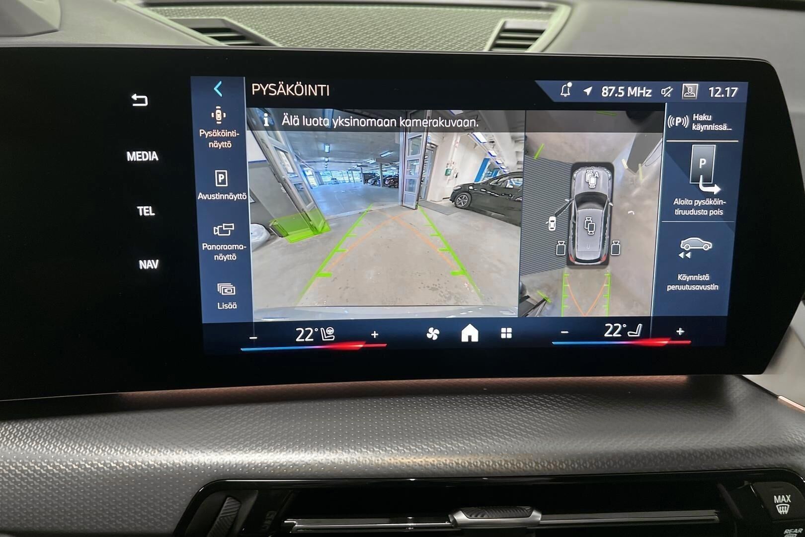 BMW X1 iso kuva 14