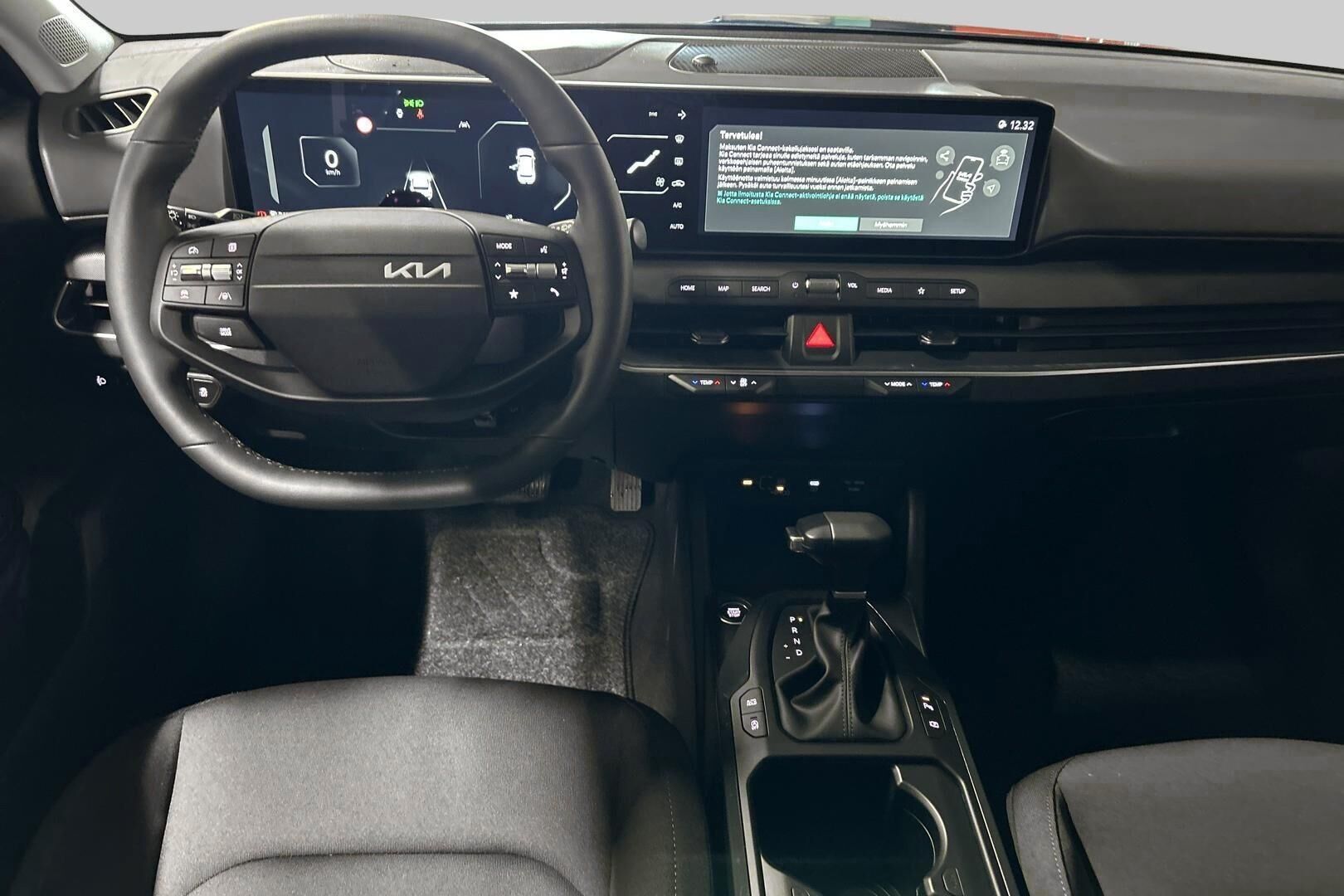 Kia K4 iso kuva 14