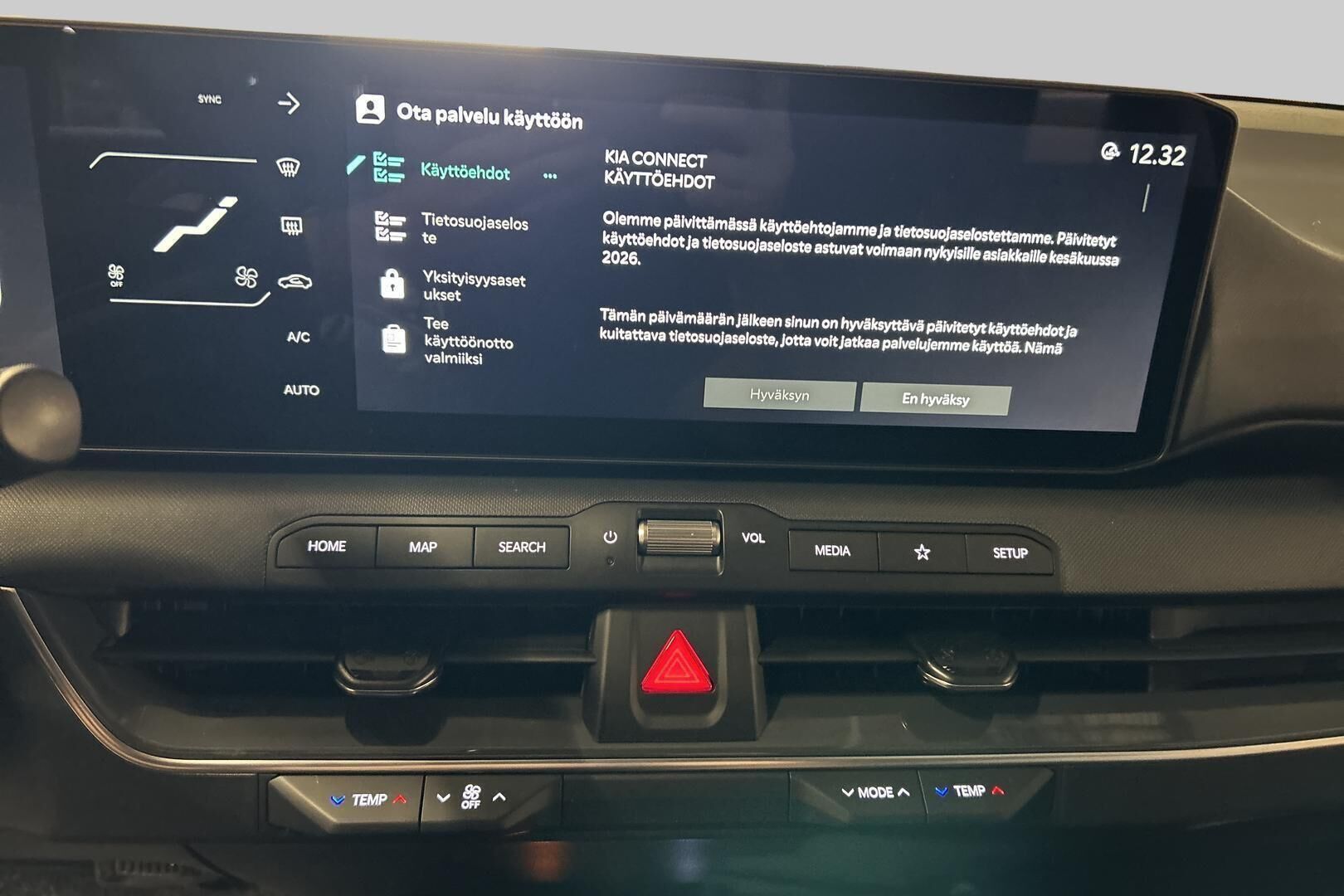 Kia K4 iso kuva 15