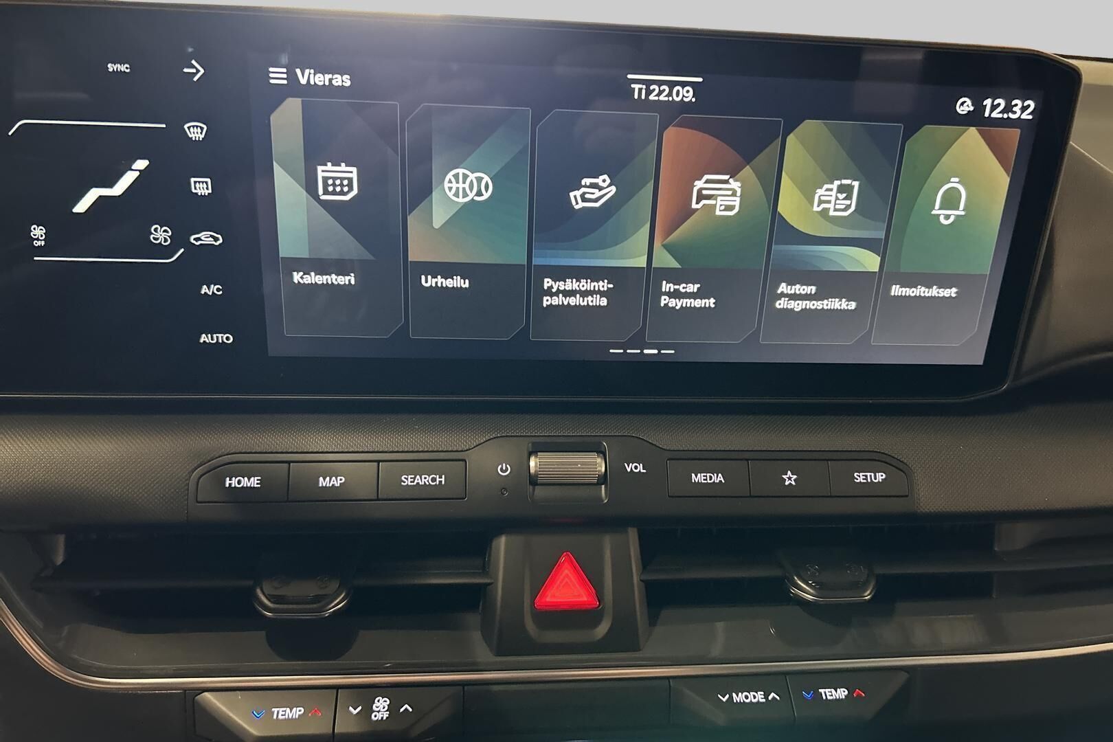 Kia K4 iso kuva 17