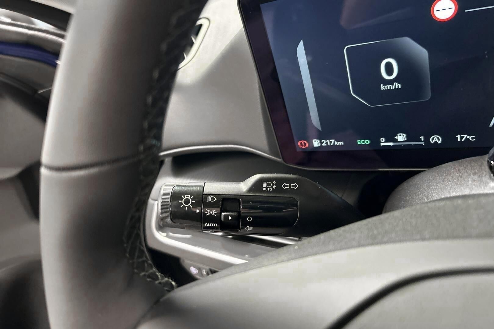 Kia K4 iso kuva 23