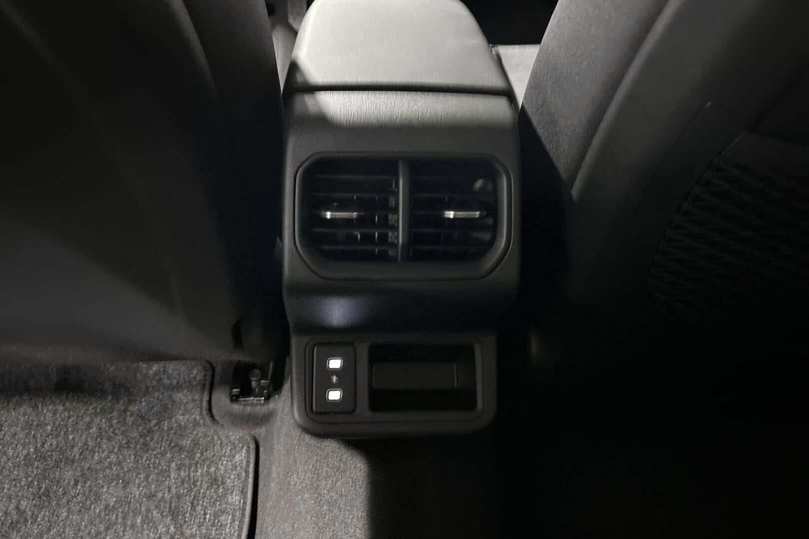 Kia K4 iso kuva 28