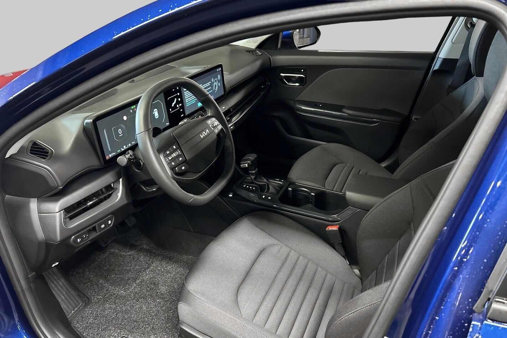 Kia K4 iso kuva 8