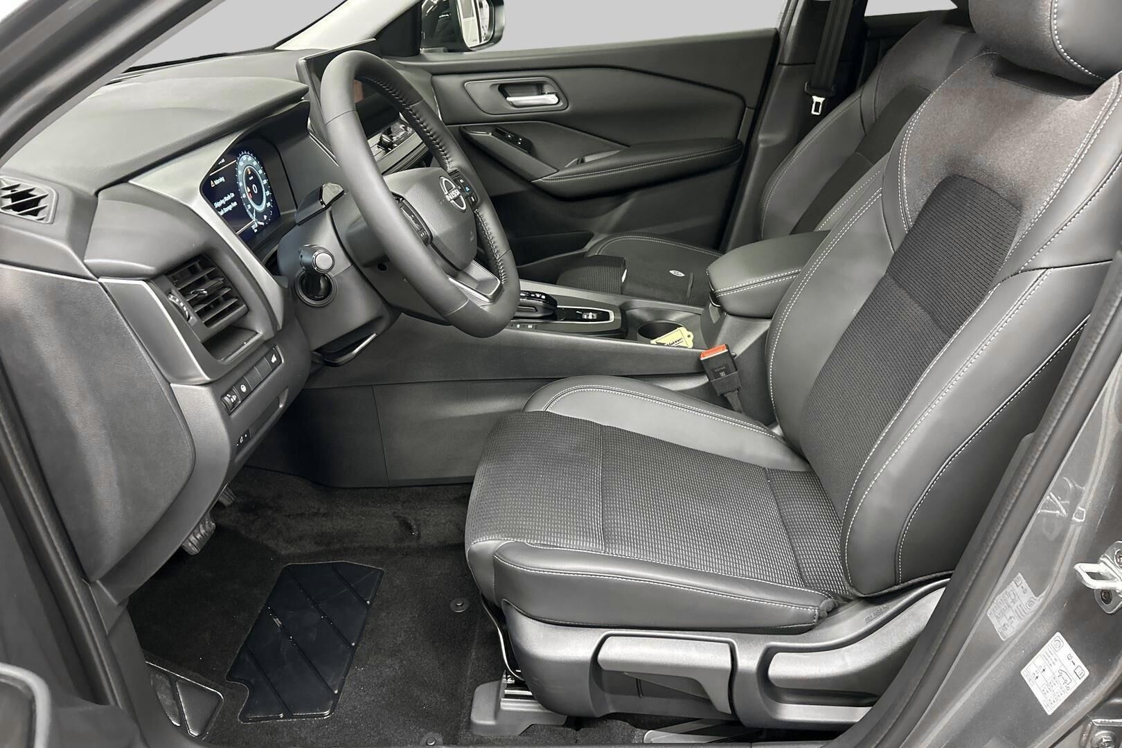 Nissan Qashqai iso kuva 8