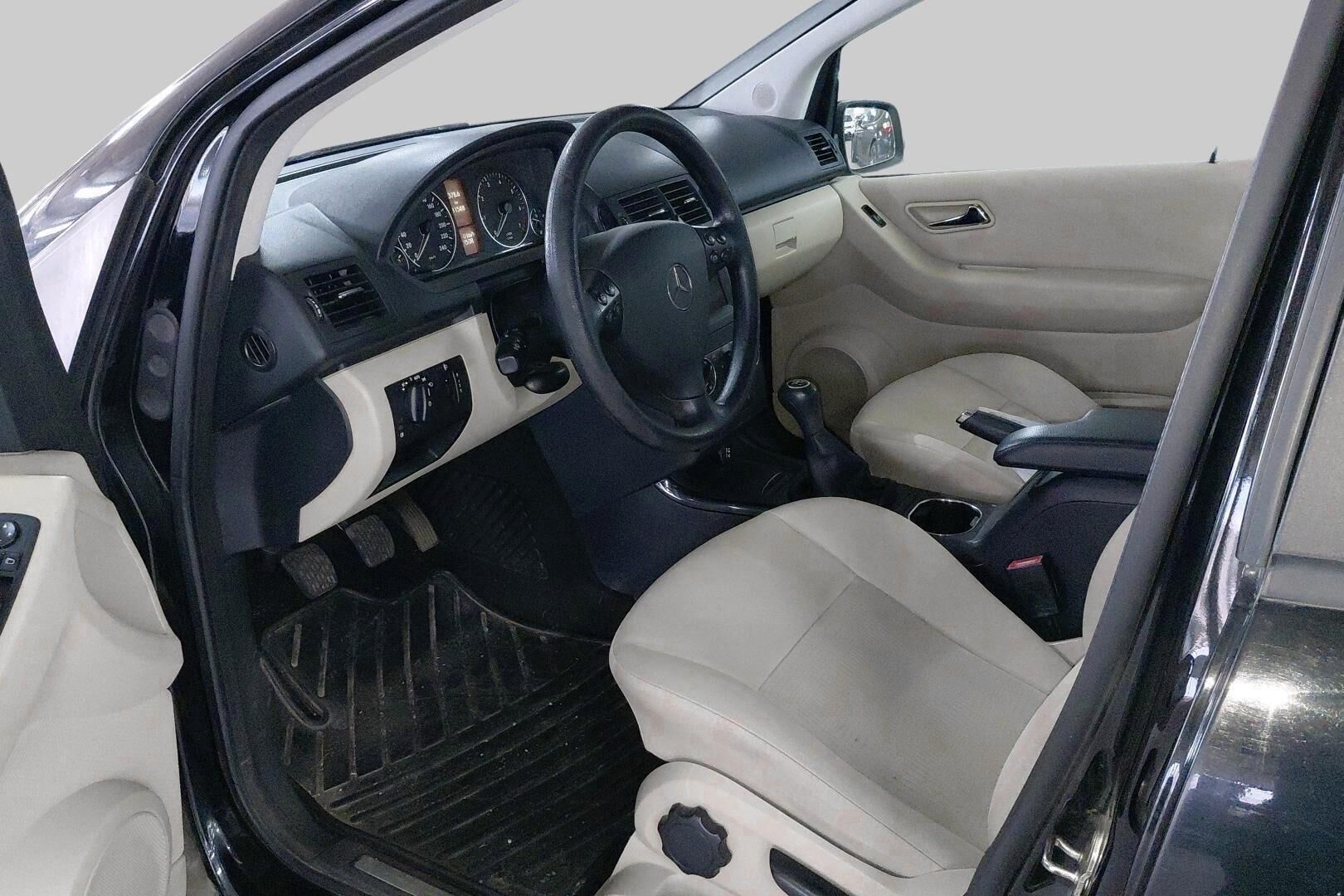 Mercedes-Benz A iso kuva 2