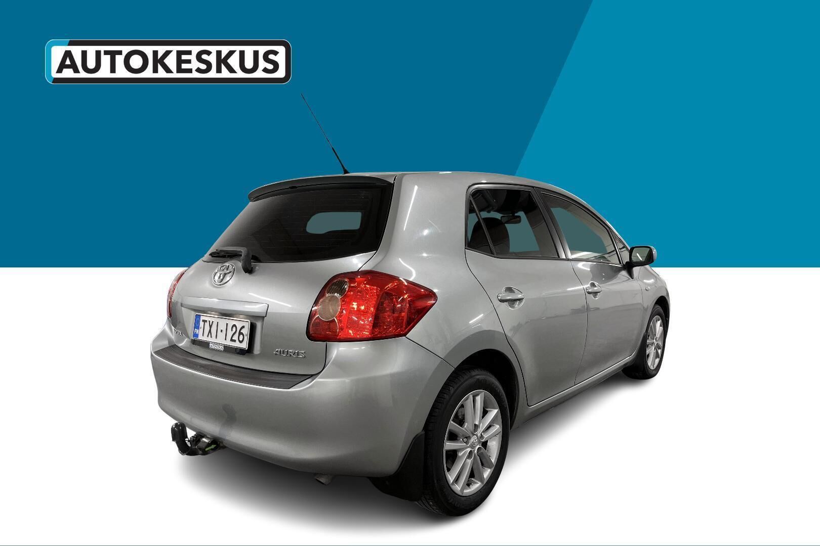 Toyota Auris iso kuva 5