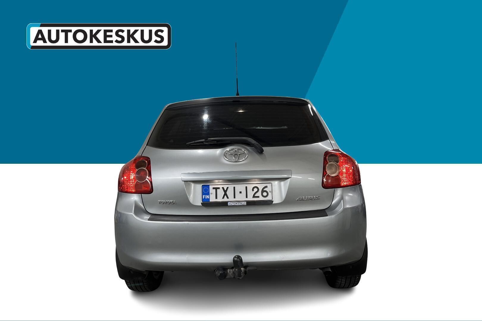 Toyota Auris iso kuva 6