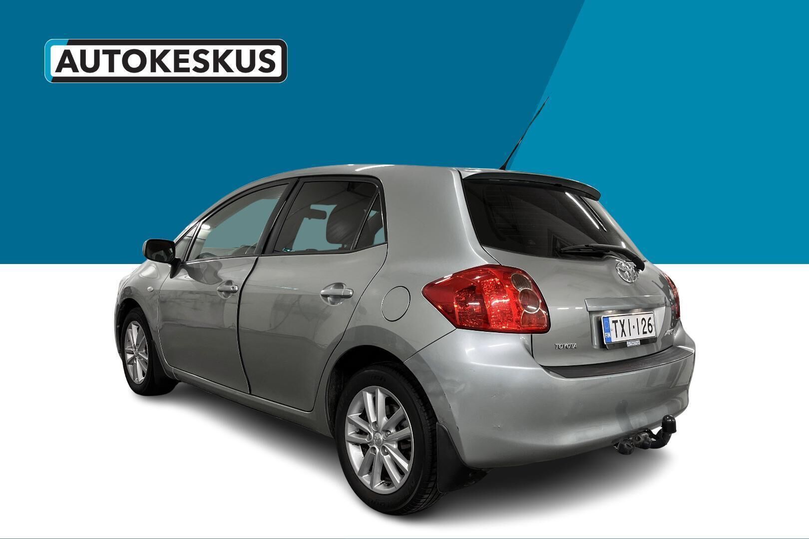 Toyota Auris iso kuva 7