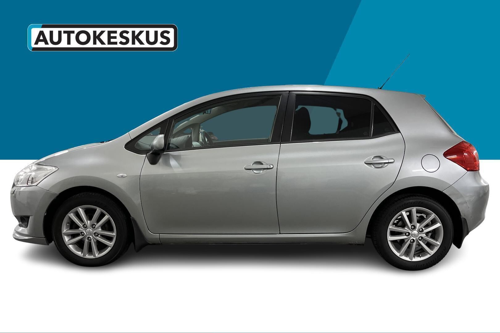 Toyota Auris iso kuva 8