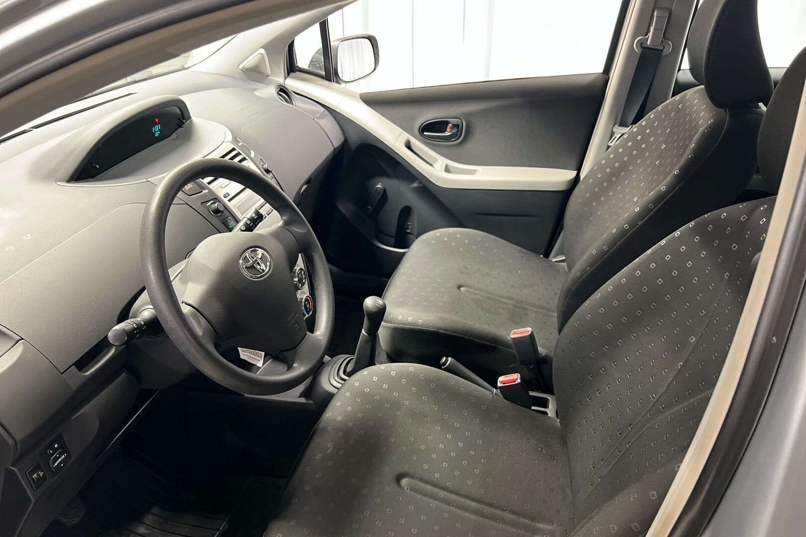 Toyota Yaris iso kuva 10