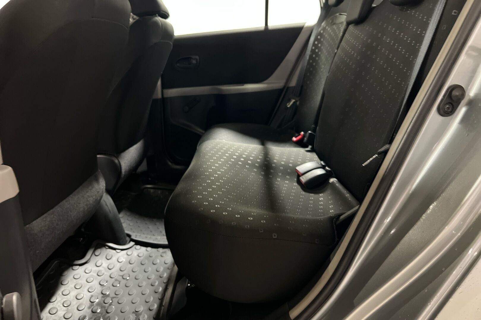 Toyota Yaris iso kuva 11