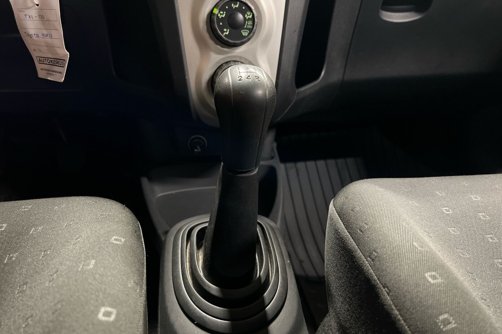 Toyota Yaris iso kuva 16