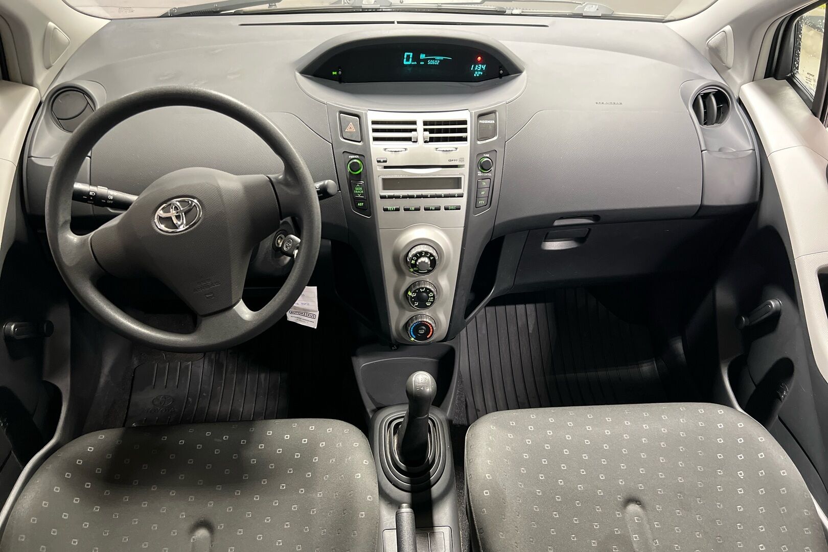 Toyota Yaris iso kuva 7