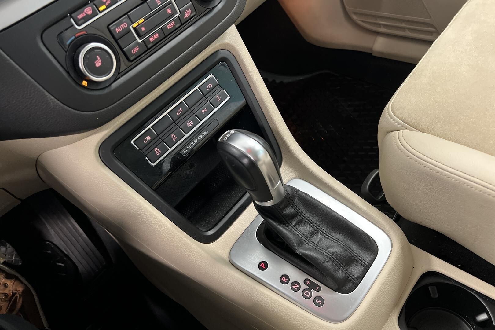 Volkswagen Sharan iso kuva 16