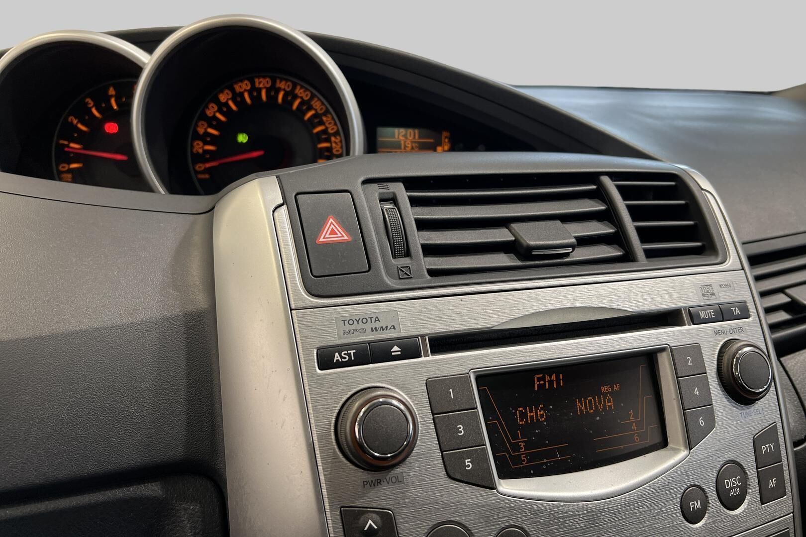 Toyota Verso iso kuva 13
