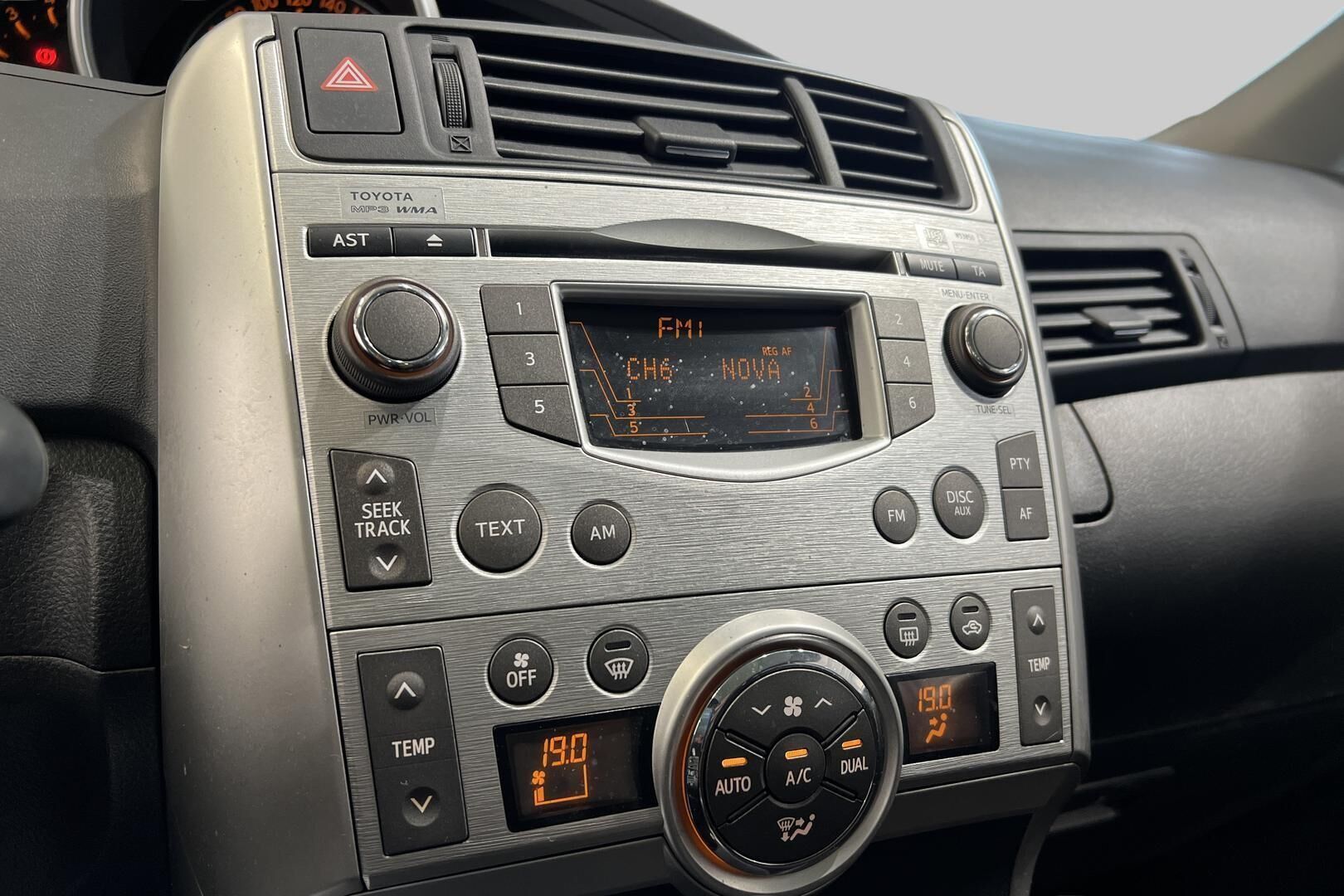 Toyota Verso iso kuva 14