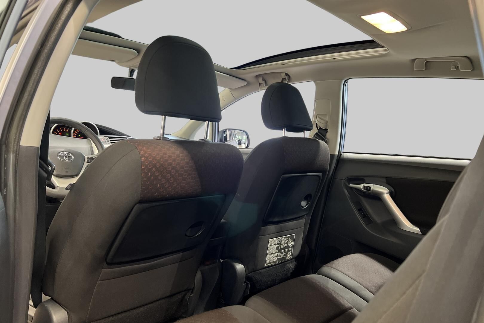 Toyota Verso iso kuva 23