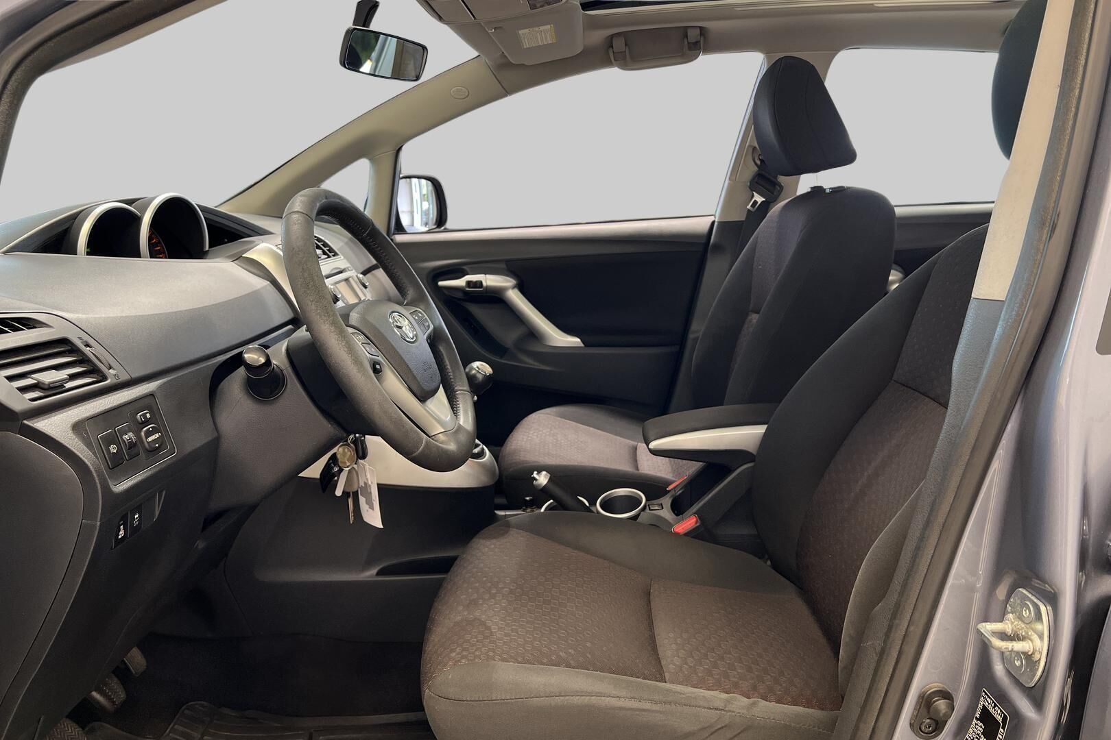 Toyota Verso iso kuva 6