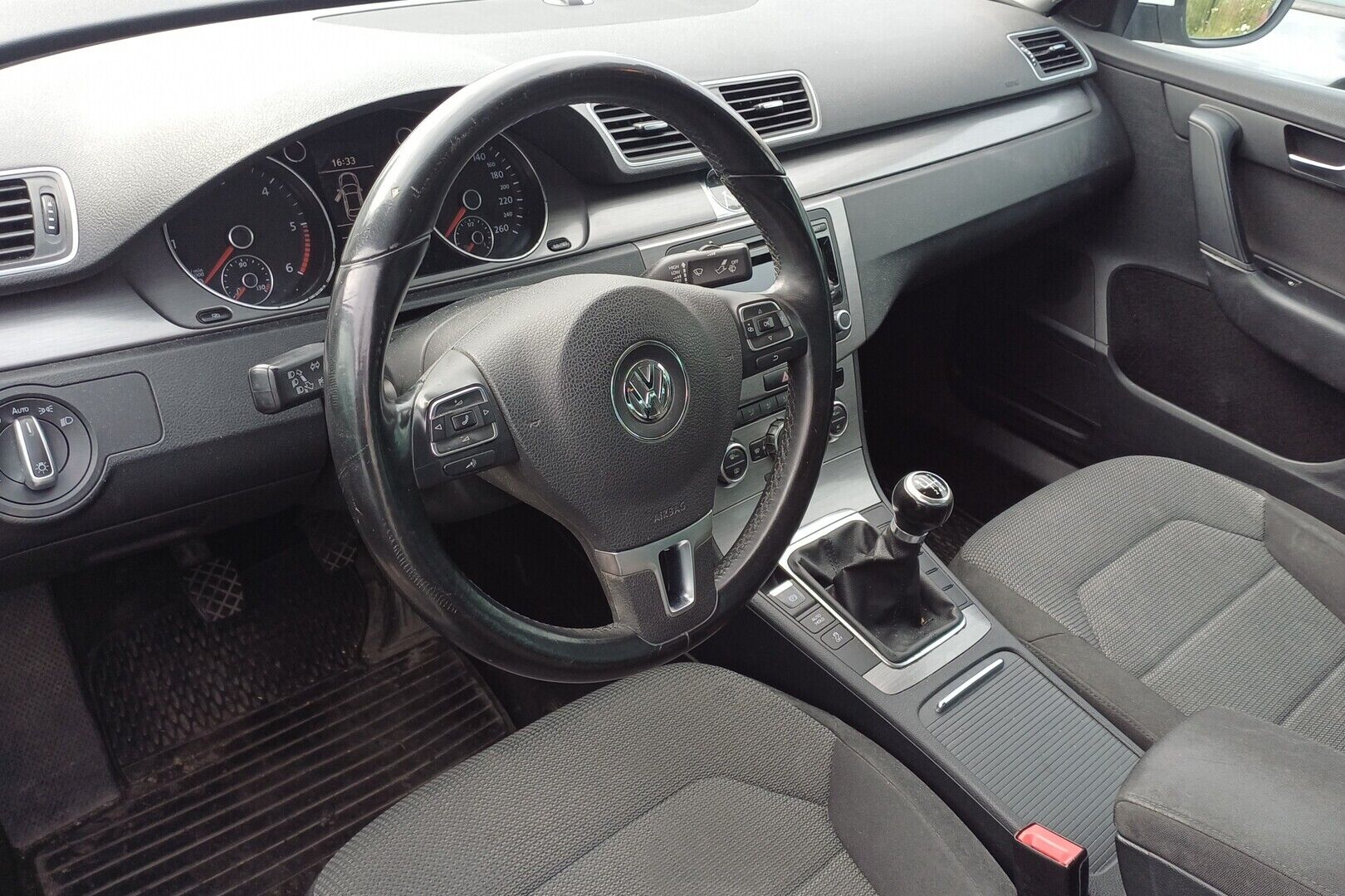 Volkswagen Passat iso kuva 1