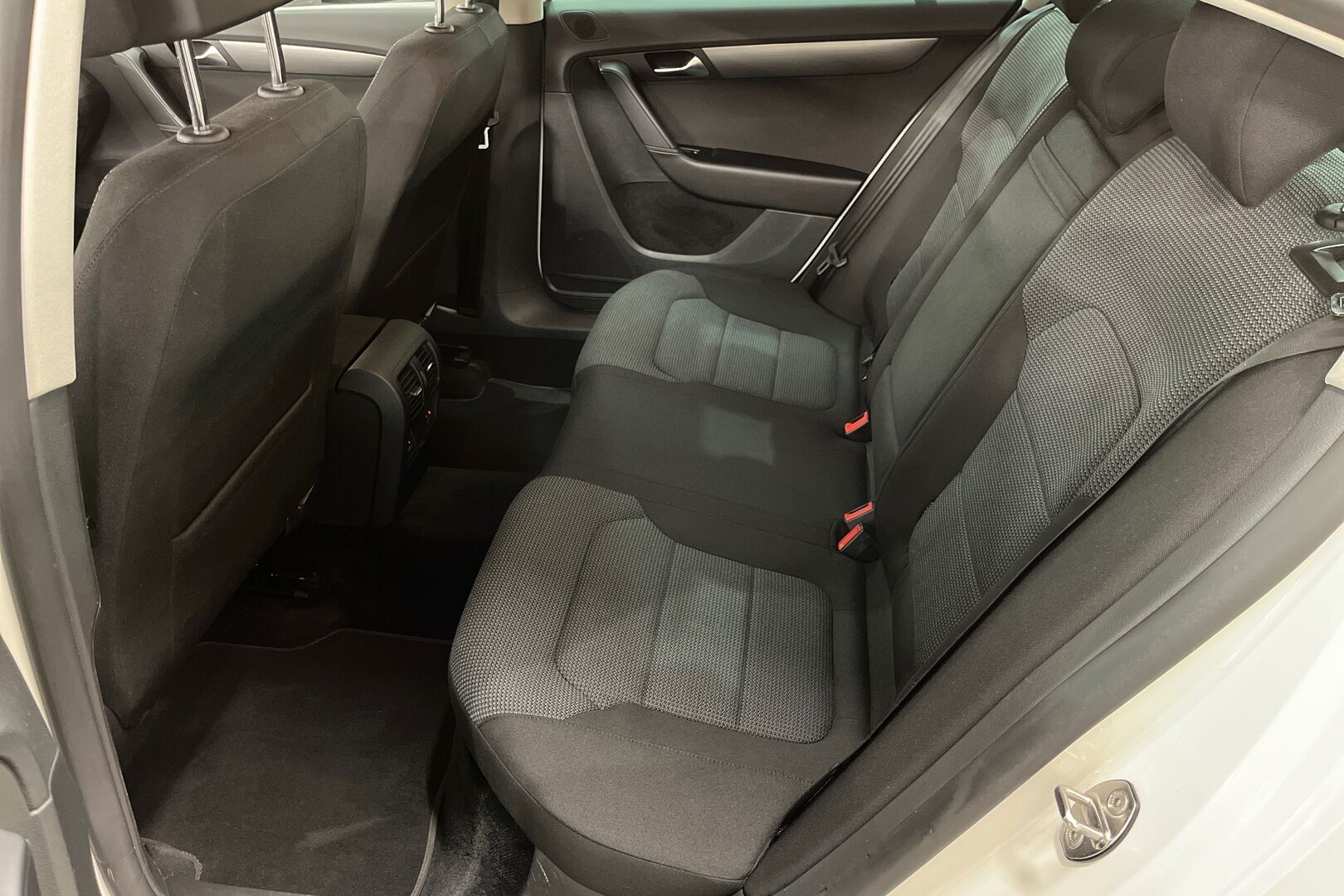 Volkswagen Passat iso kuva 10