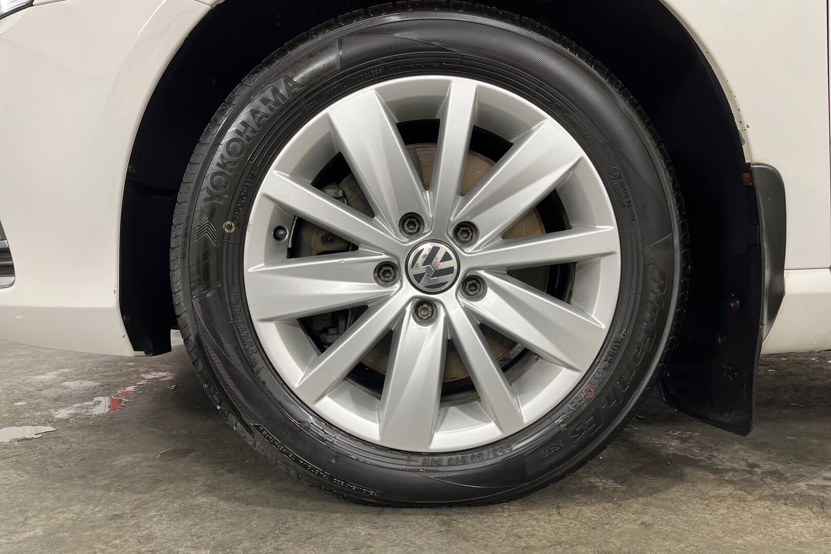 Volkswagen Passat iso kuva 12