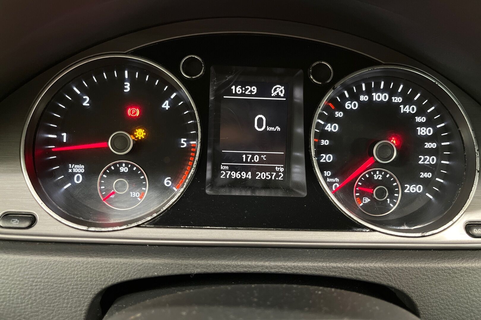 Volkswagen Passat iso kuva 14